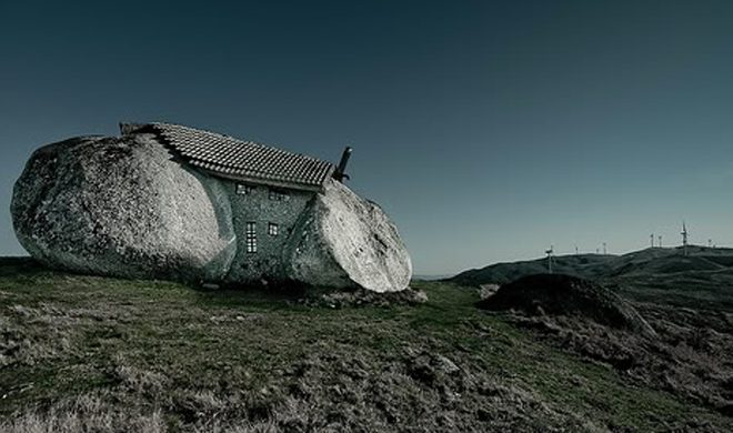 Una casa dentro de una piedra?