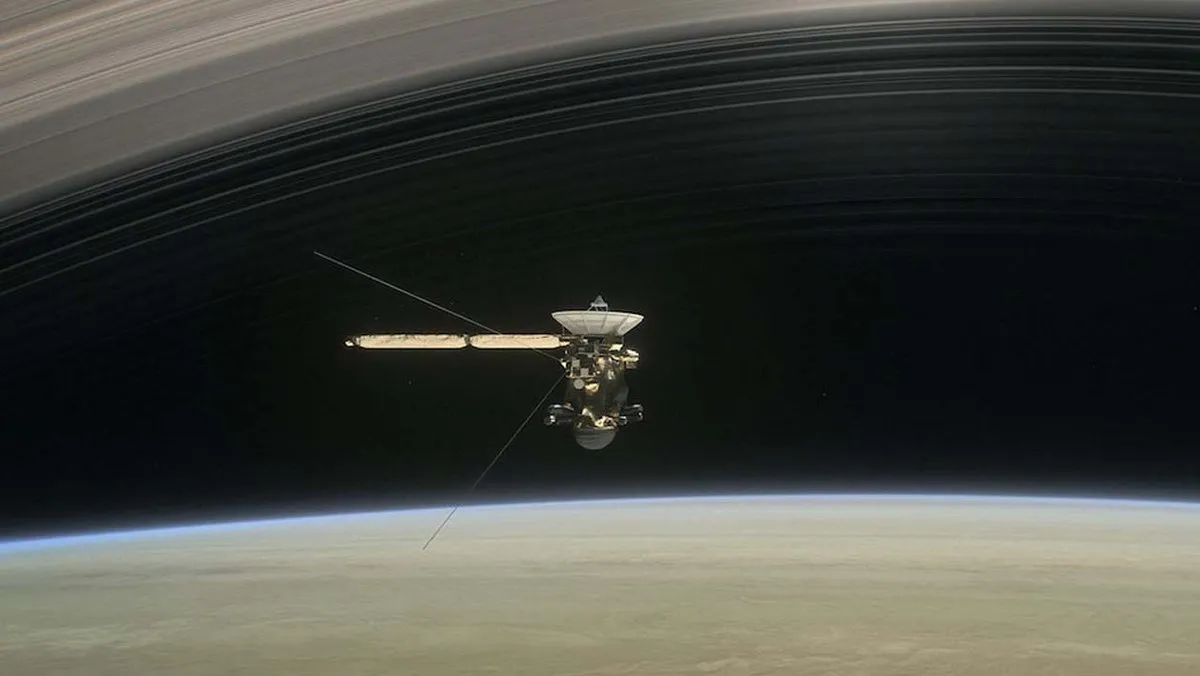 ¡Lo logró! Cassini envía imágenes de la atmósfera de Saturno