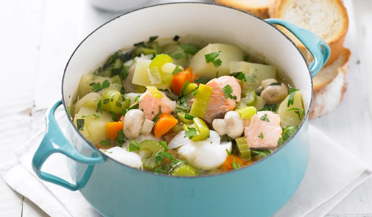 Guiso de pescado con yogur picante