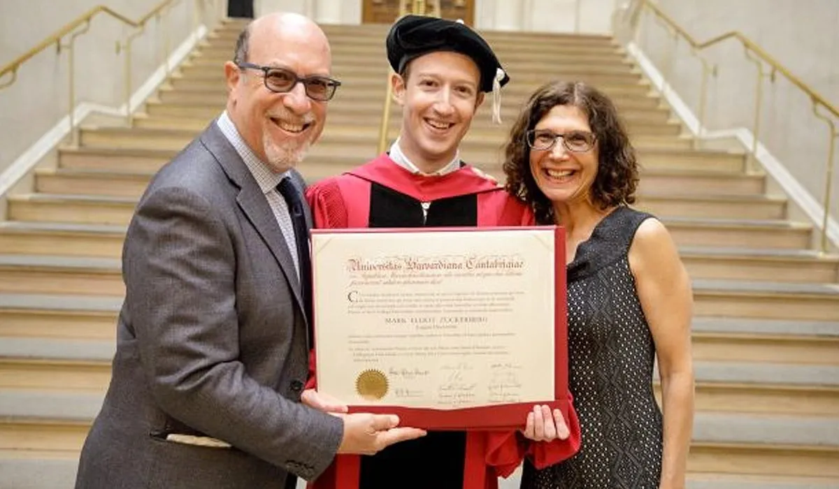 El creador de Facebook se graduó después de 12 años