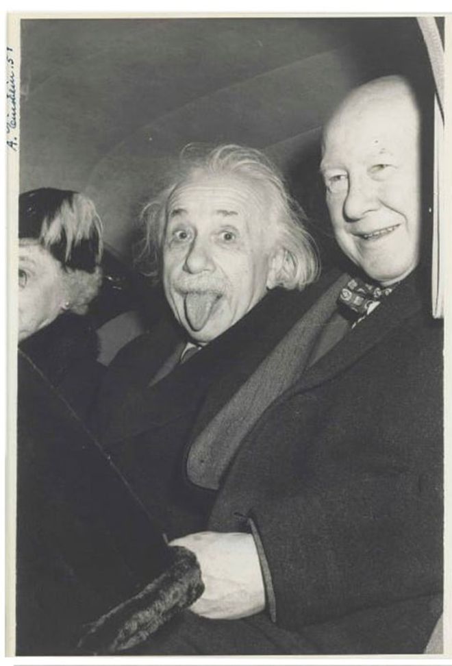 Detrás de la foto de Einstein con la lengua afuera