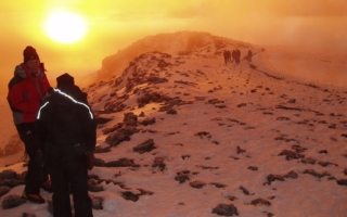 Alpinista de 13 años conquista el Kilimanjaro