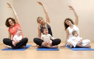 Beneficios de hacer yoga con tu bebé
