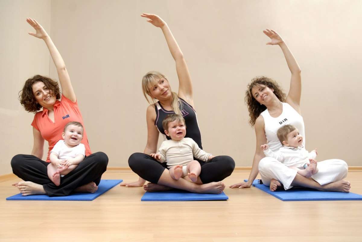 Beneficios de hacer yoga con tu bebé