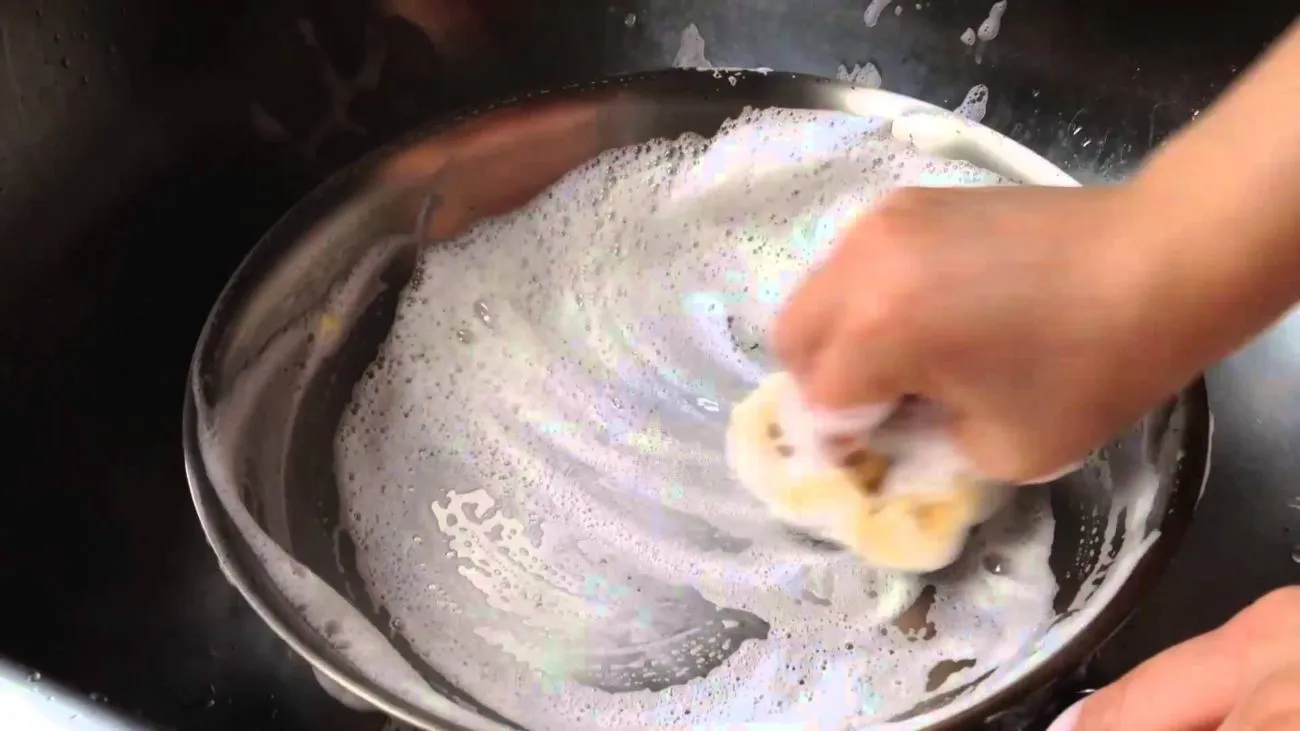 Truco para lavar tus ollas