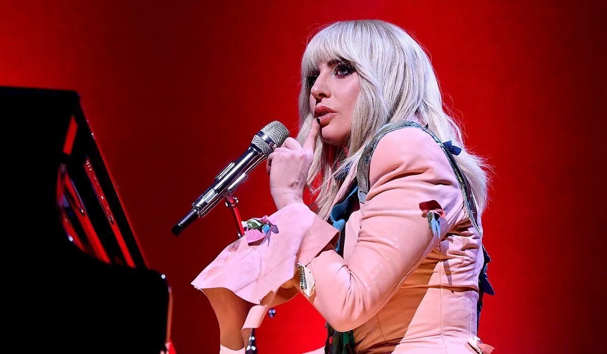 Esta enfermedad dejó fuera de los escenarios a Lady Gaga