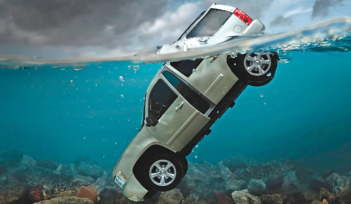 Al rescate del auto hundido