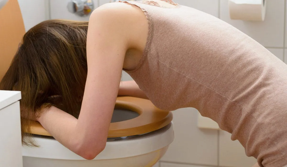 Ataques de hipo, dolor de cabeza y vómitos