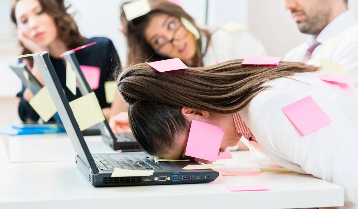 10 causas ocultas de estrés laboral