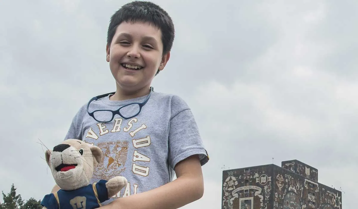 Ingresa un niño de 12 años a estudiar la licenciatura a la UNAM