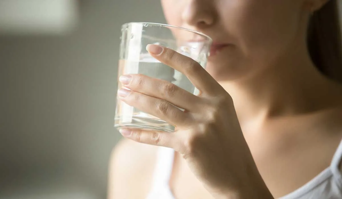 ¿Estás bebiendo demasiada agua? Así puedes saberlo
