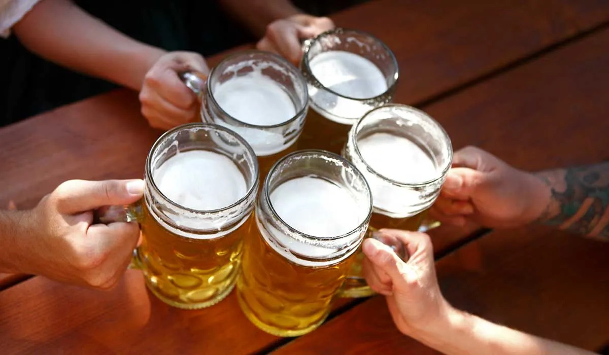 ¿puedes combinar antibióticos y alcohol?