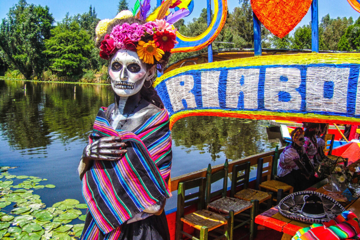 Déjate seducir por las tétricas historias de 'La Catrina trajinera'