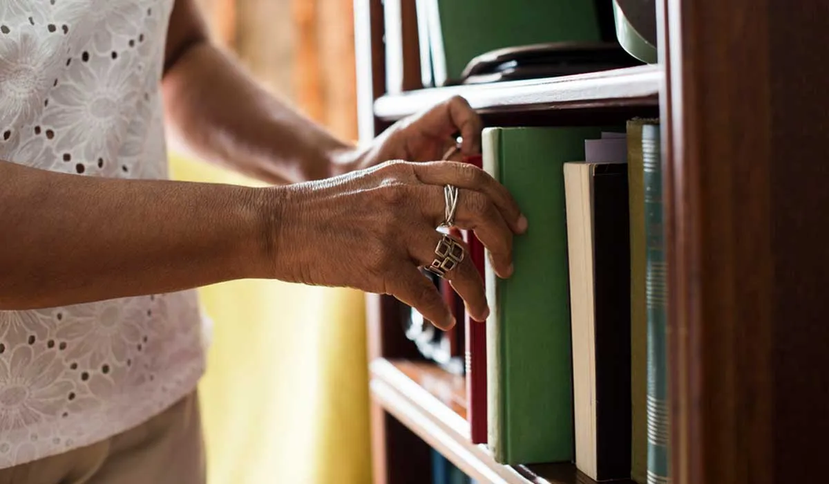 ¡Hallan libros envenenados en una biblioteca!