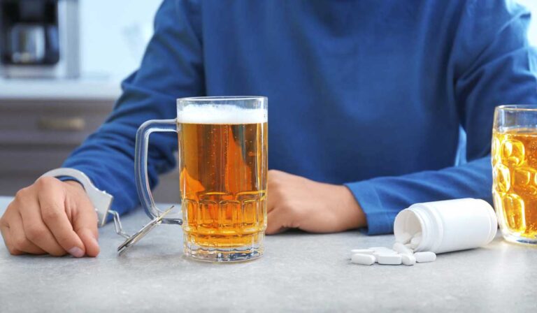 Qué tan peligroso es mezclar el alcohol con los medicamentos