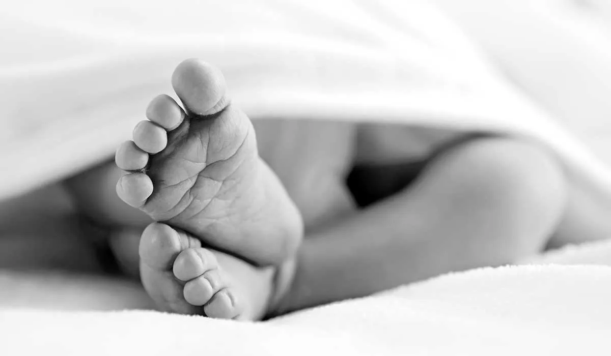 extraño caso de un bebé con contracciones