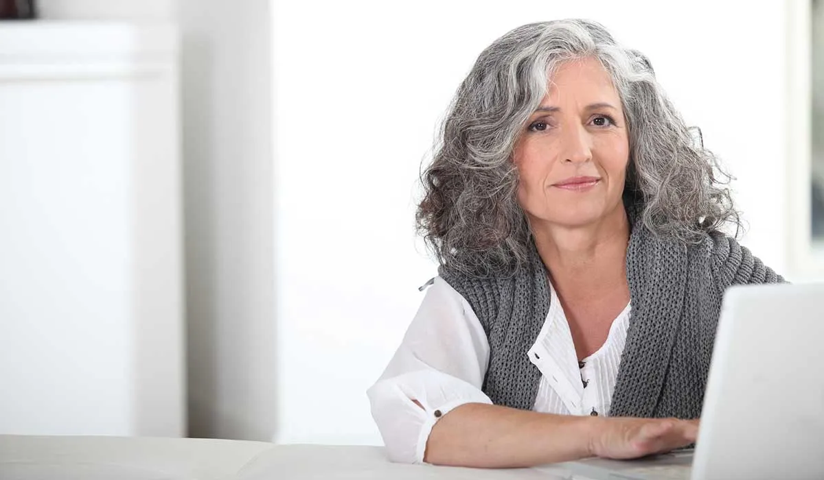 por qué aparecen las canas