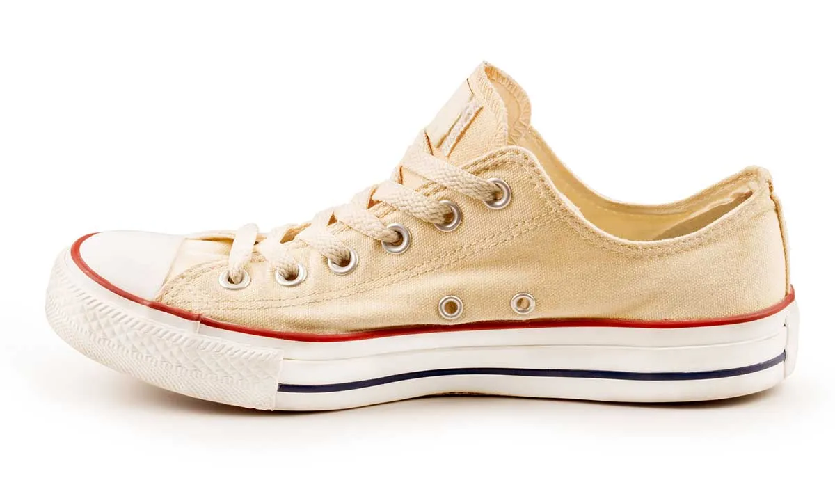 te decimos cómo blanquear tus tenis blancos