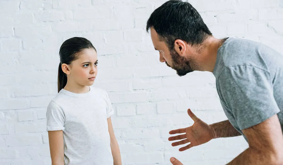 ¿Por qué se cree que algunos niños solamente obedecen a gritos?