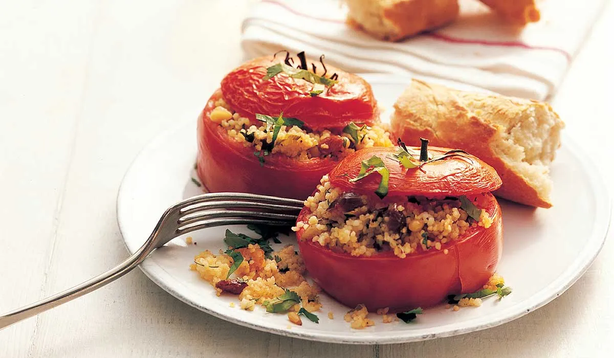 Jitomates rellenos de cuscús