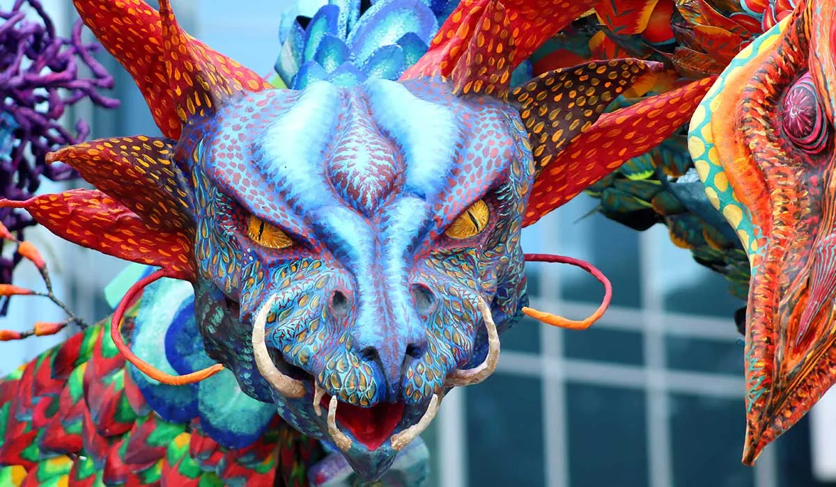 duerme dentro de un alebrije