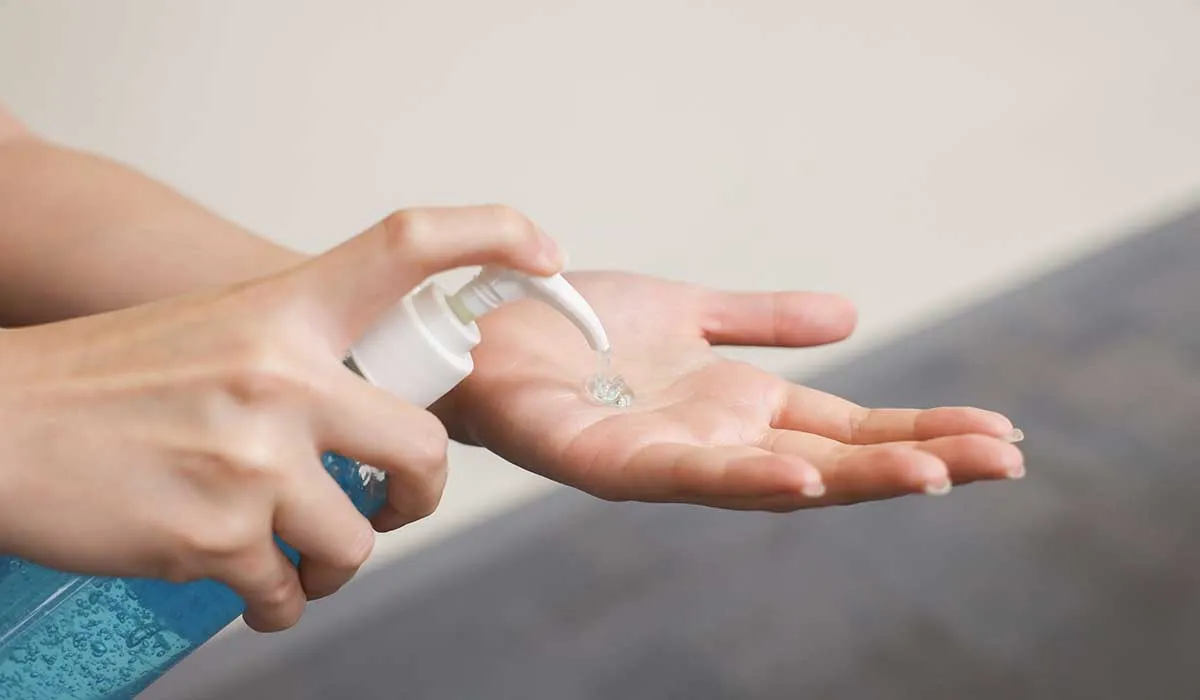 el gel antibacterial puede dañar tu piel