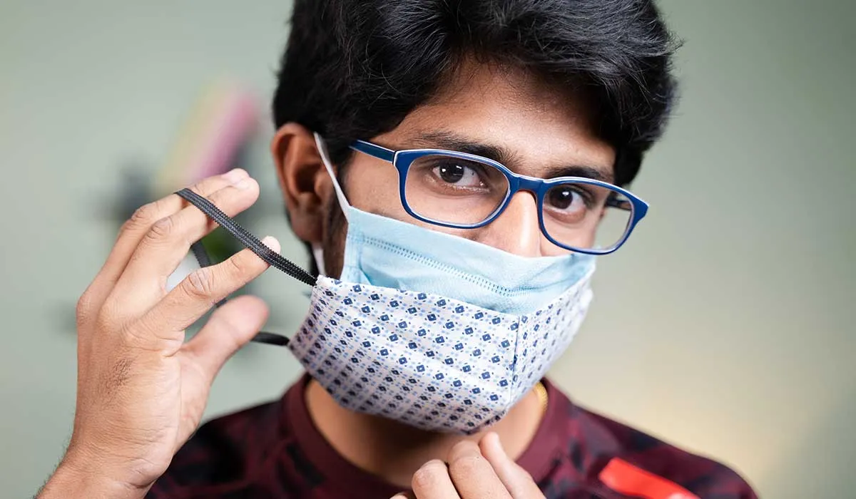 uso de doble cubrebocas contra variantes de covid