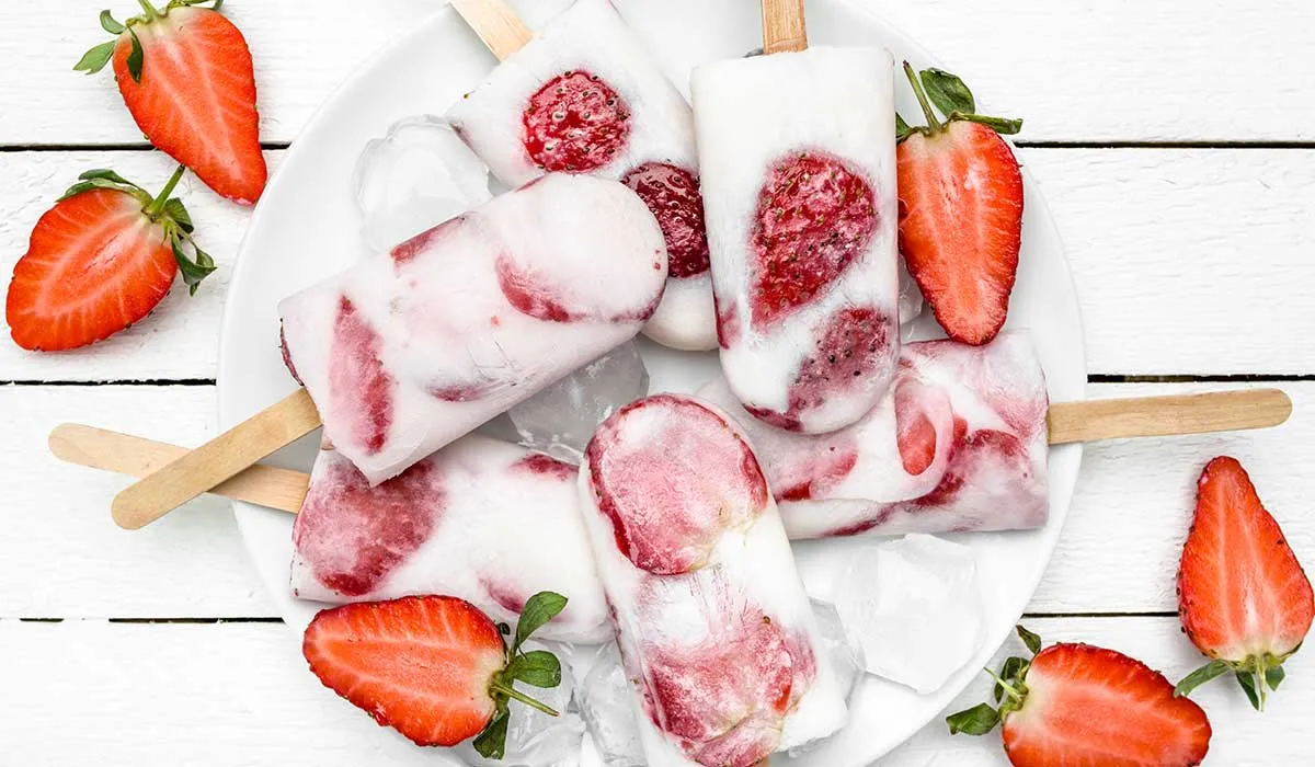 paletas de fresas con crema
