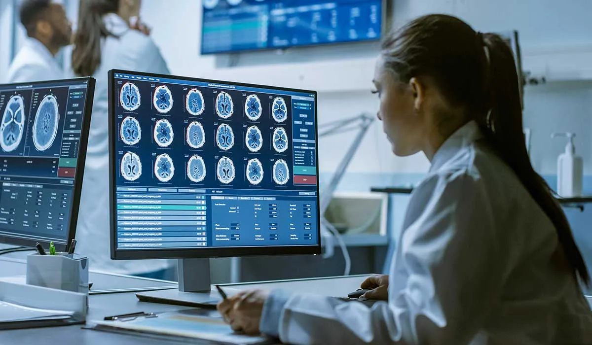 los cerebros de los muertos por covid son similares a quienes mueren de Alzheimer y Parkinson