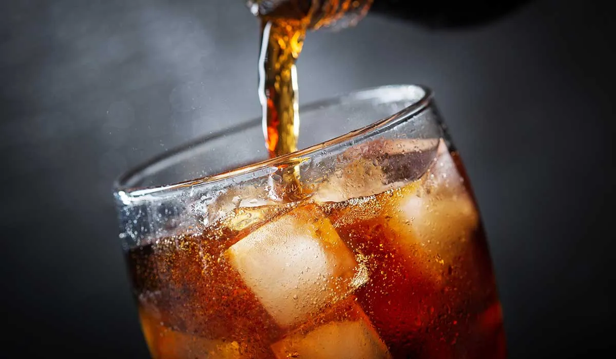 por tu salud debes evitar el refresco