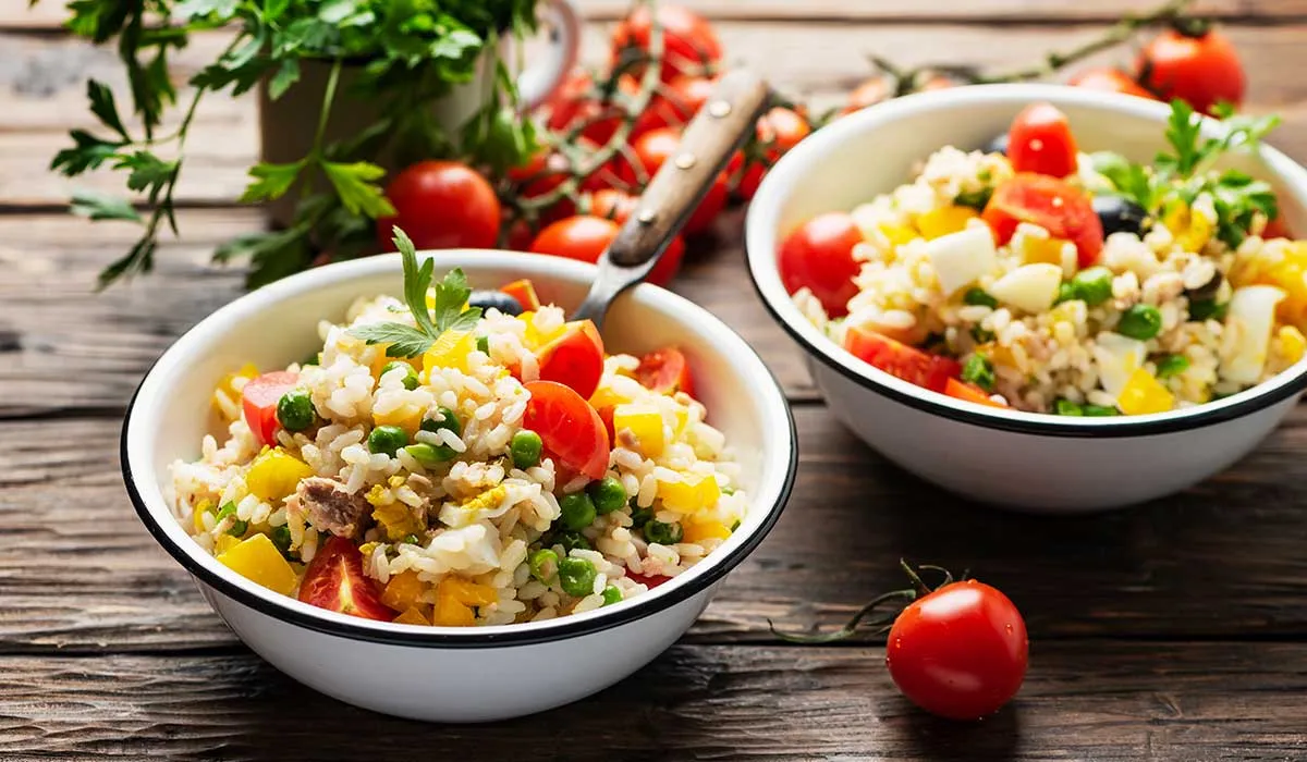 rice y barata ensalada de arroz
