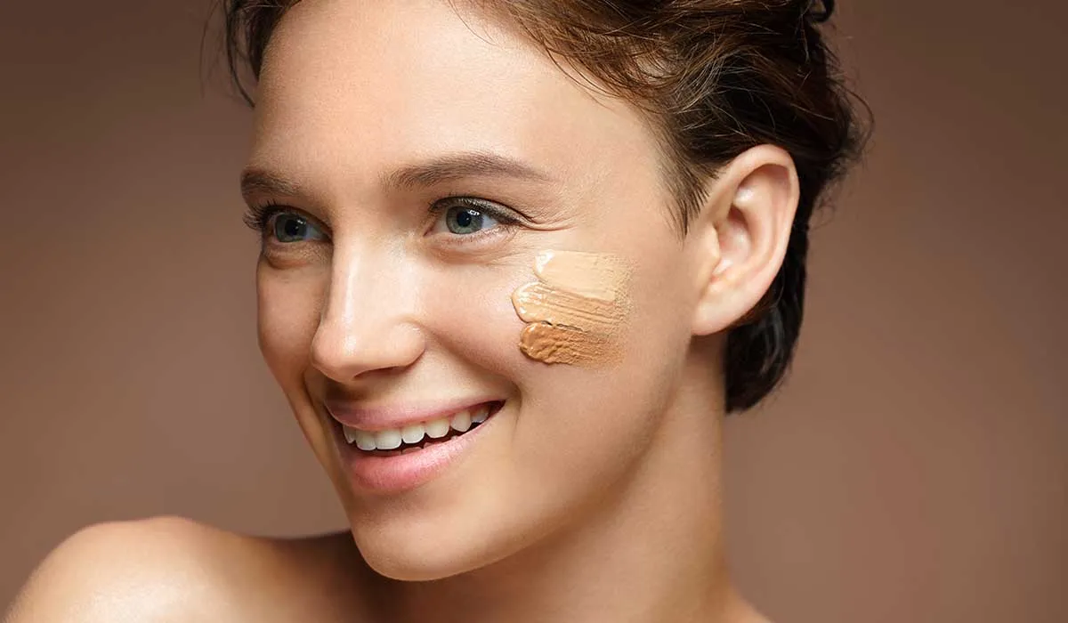 trucos de los maquilladores para lucir más joven