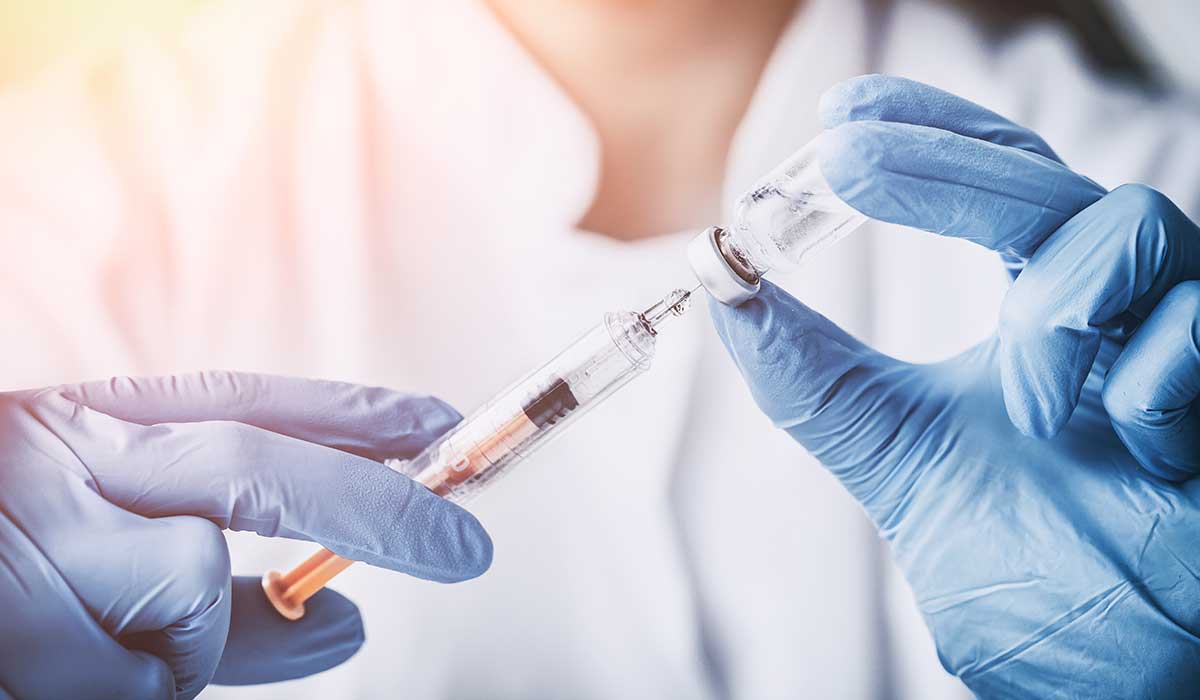 vacuna de Pfizer necesitaría un tercer refuerzo