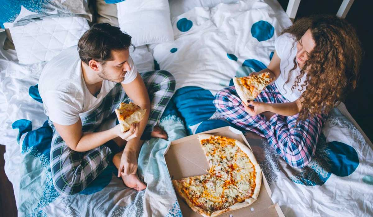 comer en la cama es un hábito saludable