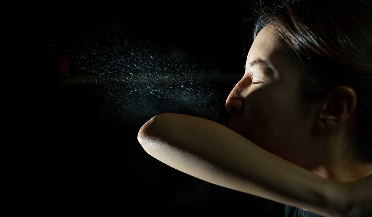 descubre si puedes estornudar mientras duermes