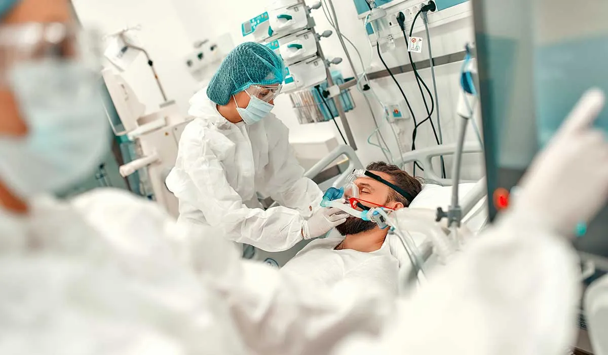 pacientes con covid grave mejora si son acostados boca abajo