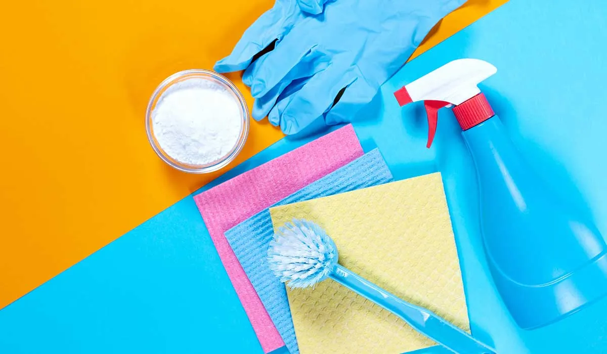 utiliza y combina vinagre y bicarbonato para tener más poder limpiador