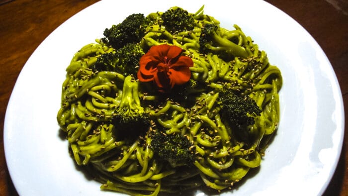 fideos con salsa verde