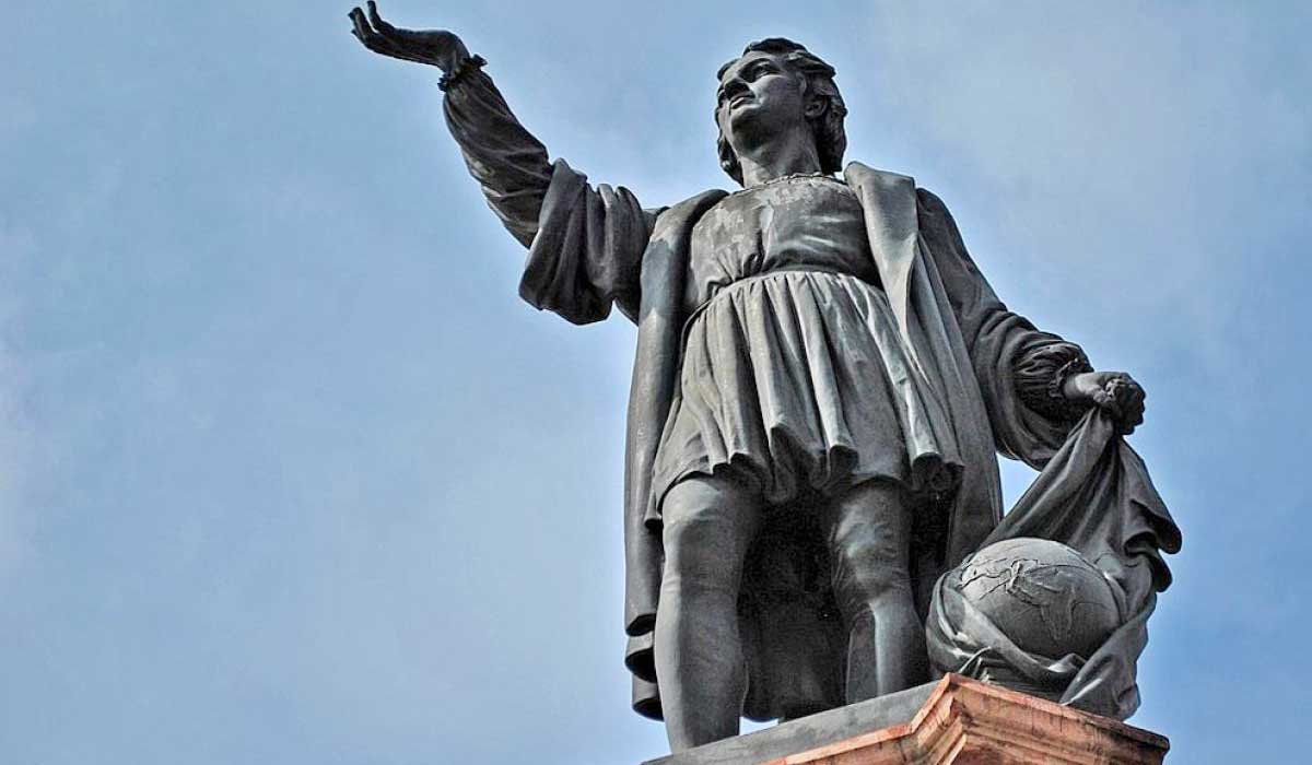 cambian estatua de Colón por una mujer olmeca