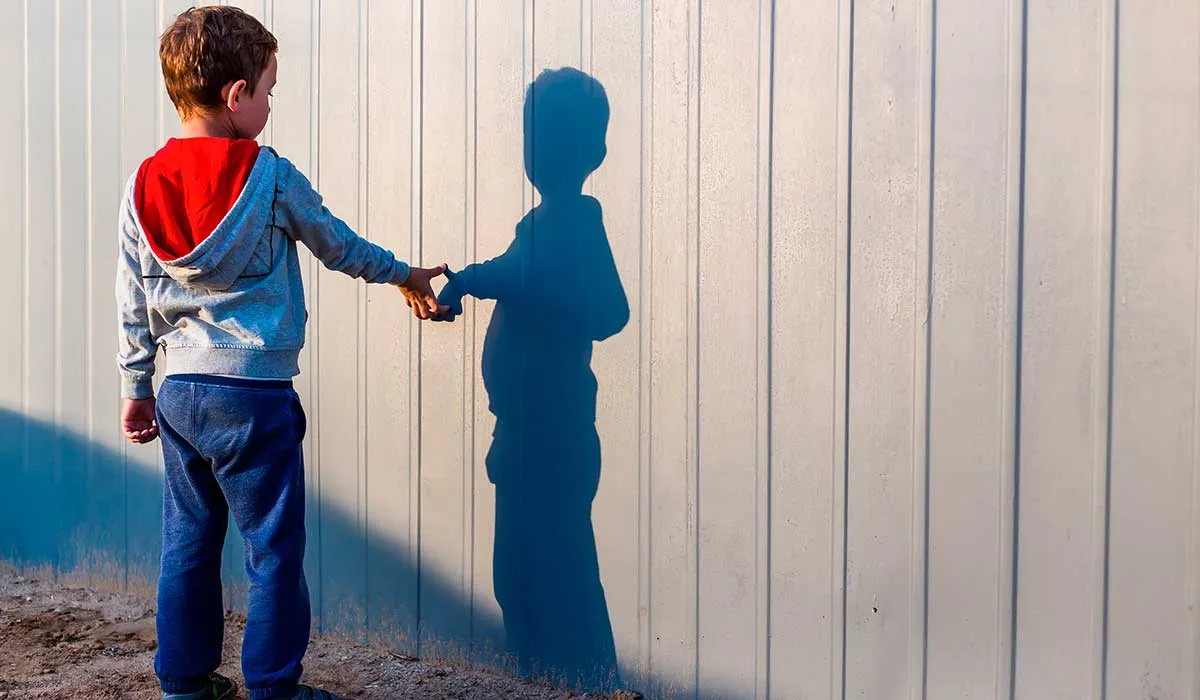 niños con hijos imaginarios