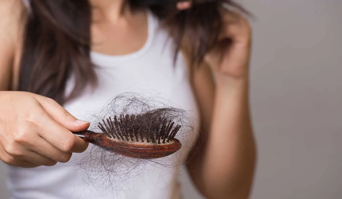 razones por las que tu cabello puede caer