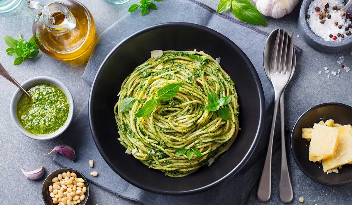 receta de espagueti en salsa verde con cebolla