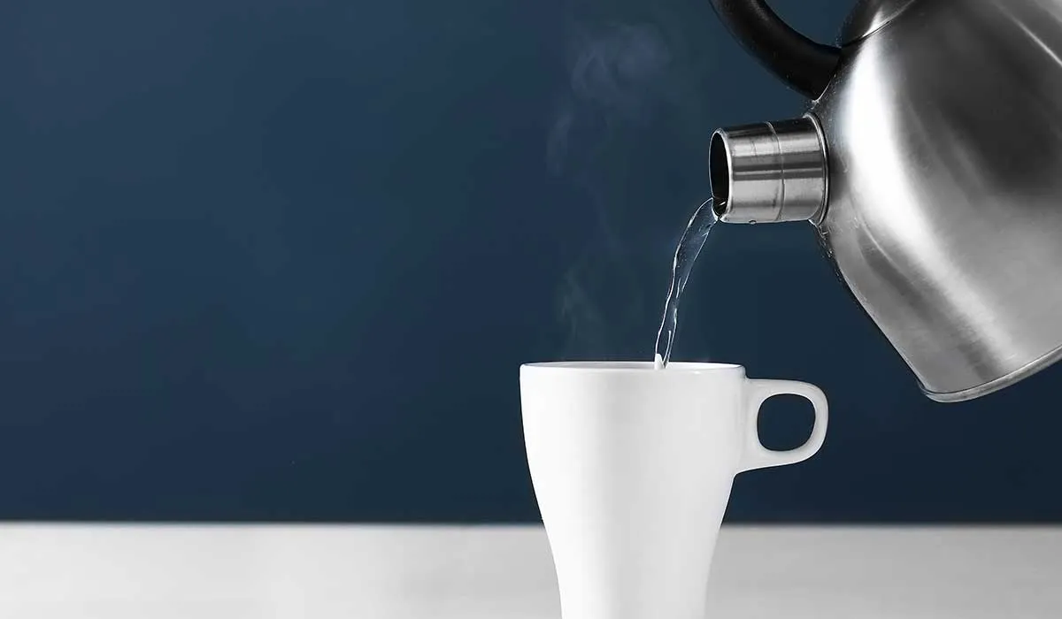 estos son los beneficios de beber agua caliente