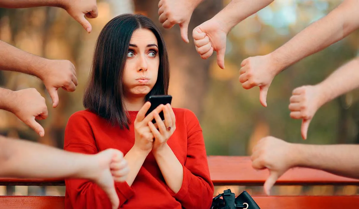 evita problemas en tu relación cuidando lo que publicas en redes sociales