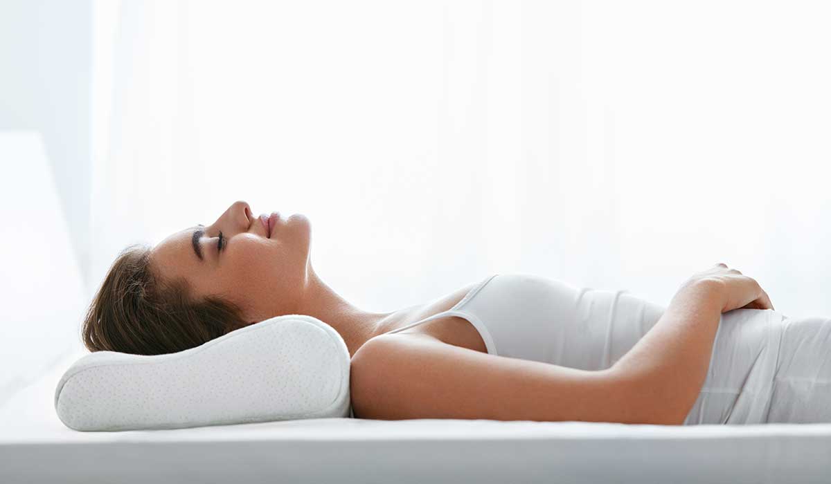 la importancia de la almohada para tu salud cervical