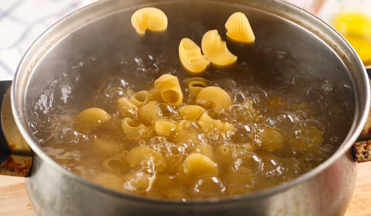 salar o no la pasta mientras la cueces