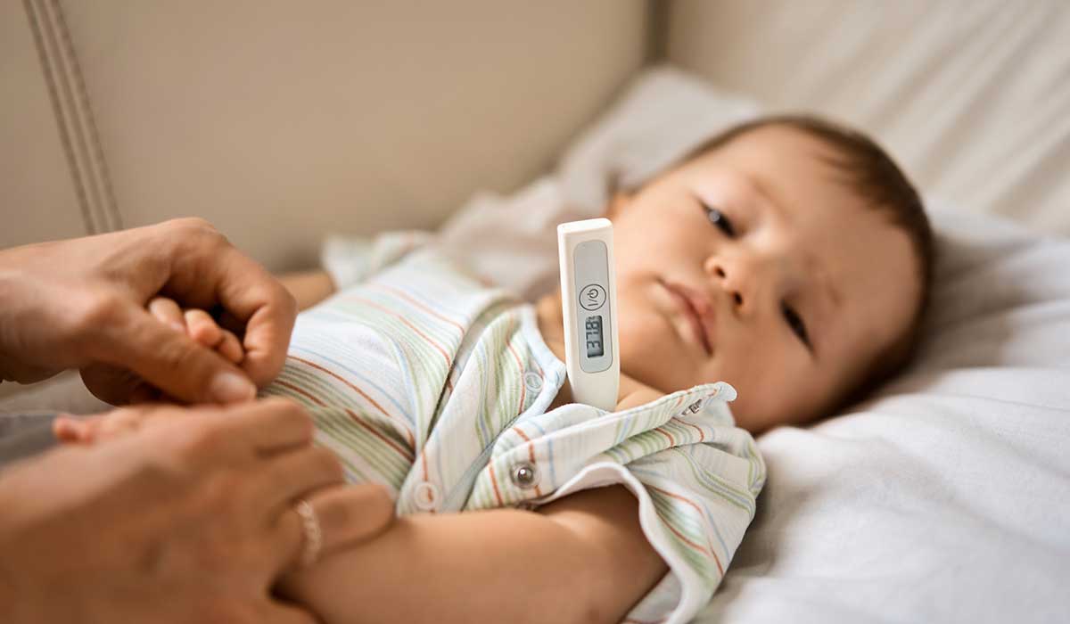 fiebre en bebés y cómo disminuirla