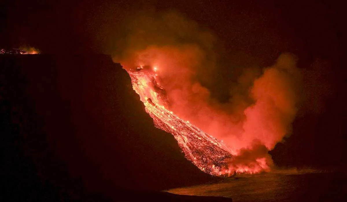 Volcán de la palma expulsa bloques de gran tamaño