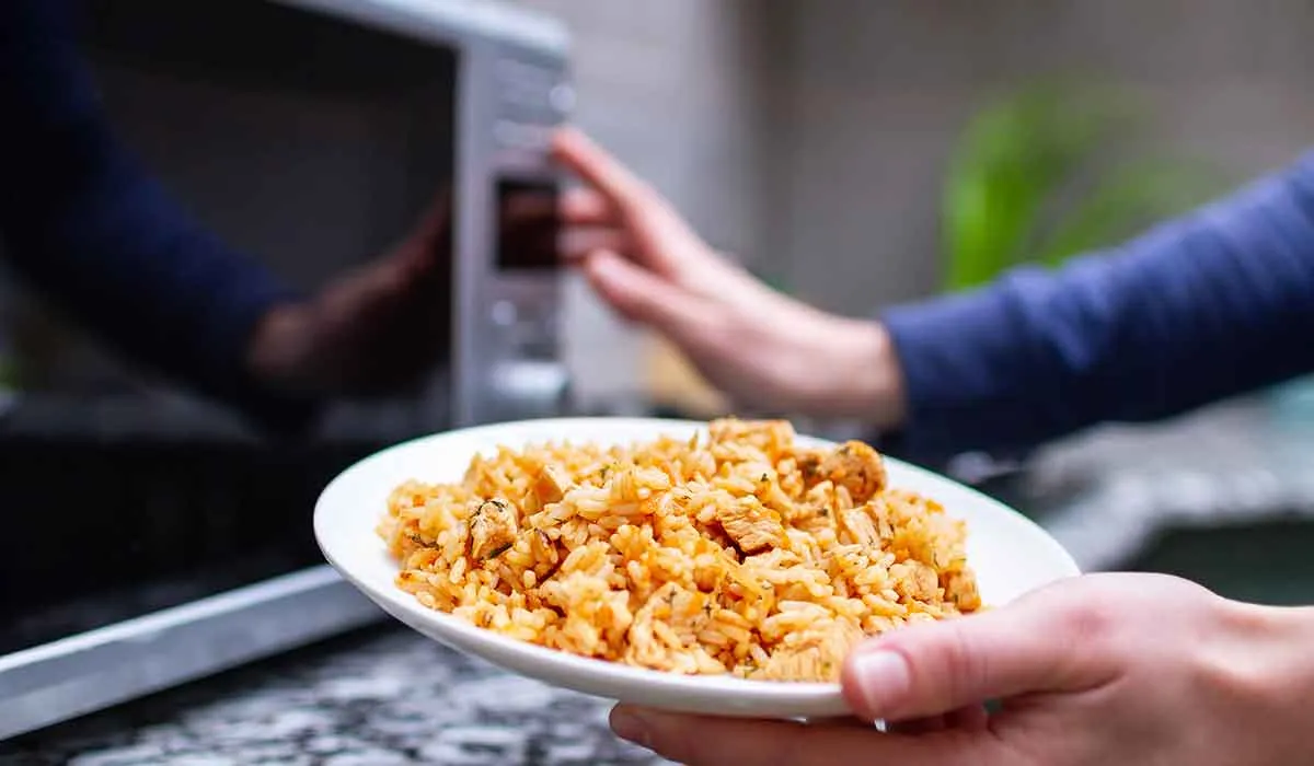 alimentos que no debes calentar en el microondas