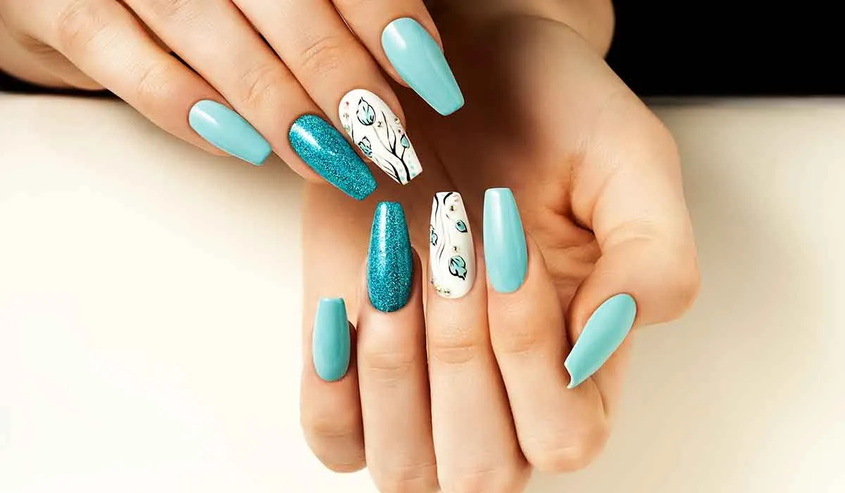 cómo quitar las uñas de acrílico sin lastimarte